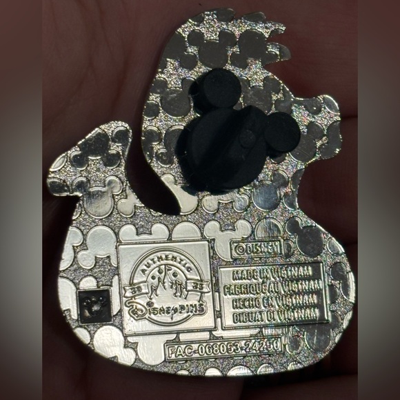 Ducks of Disney Mystery Collection Flounder from Little Mermaid Duck Pin 2025 - Picture 3 of 3